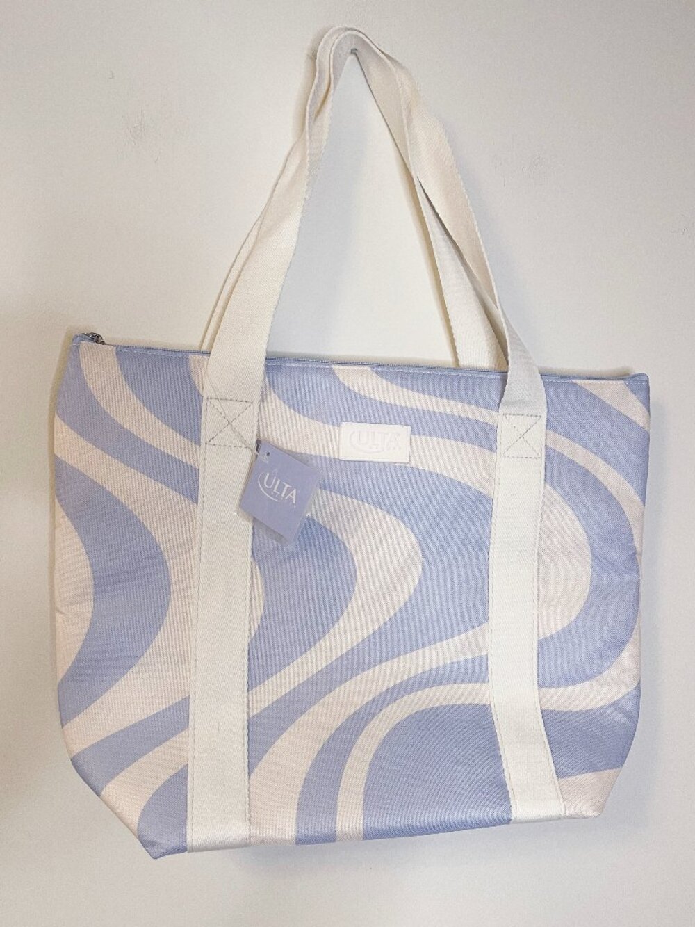 NWT Ulta Beauty Insulated Cooler Tote Bag Blue White Zip Top Beach Travel